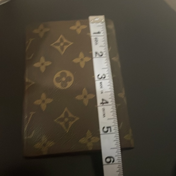 New Passport holder - Picture 5 of 10